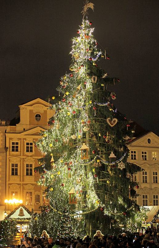 Česko zpívá koledy na Staroměstském náměstí. 