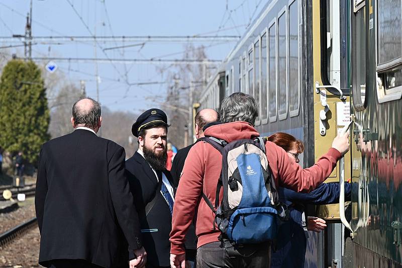 Slavnostní ukončení vlakové dopravy ve Střezimíři.