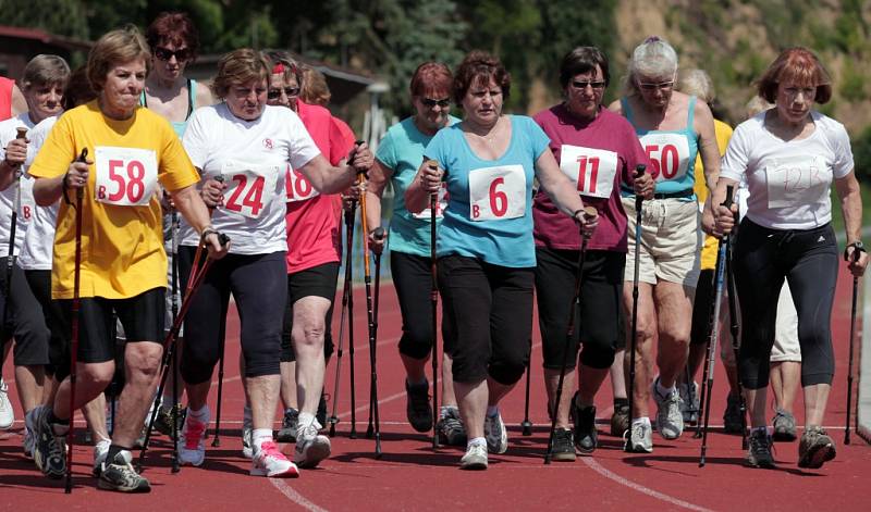 Z druhého ročníku Sportovních her seniorů na stadionu Na Kotlářce v Praze.