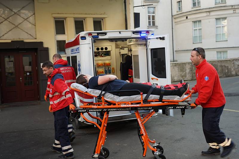 Cvičení k aktivaci traumatologického plánu ve Všeobecní fakultní nemocnici Praha.