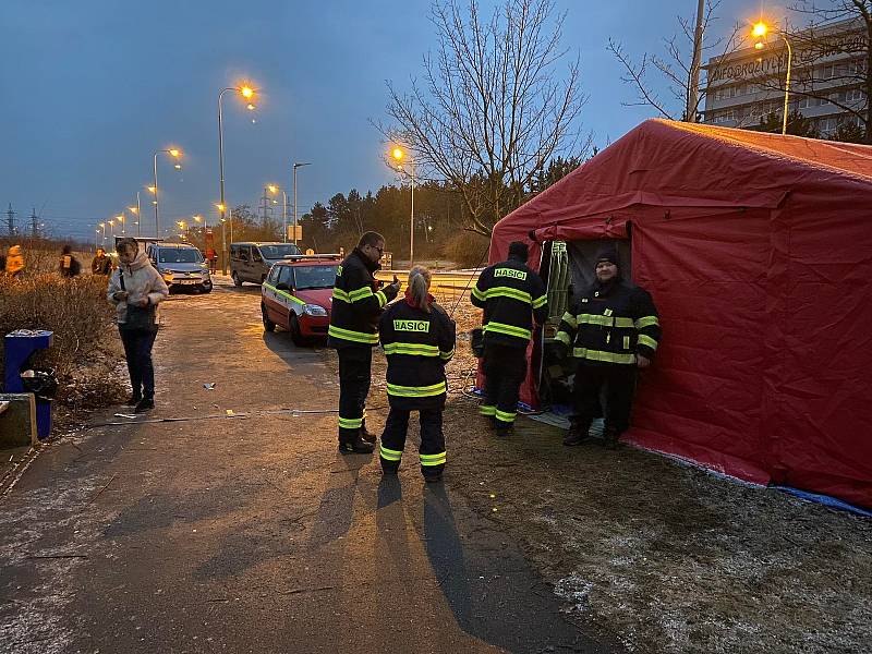 Dobrovolníci na pomoc uprchlíkům z Ukrajiny - SDH Jižní Město Cigánkova, kteří pomáhali ve dne v noci, museli ukončit činnost pro nedostatek dobrovolníků.
