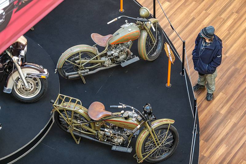 Výstava motocyklů Harley-Davidson na Arkádách Pankrác.