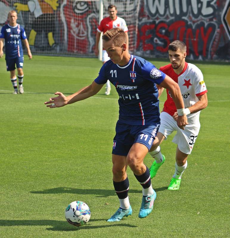 Fotbalisté Slavie za zavřenými dveřmi tréninkového areálu v Edenu odehráli generálku s druholigovou Líšní. A ta favorita překvapivě porazila 4:2!