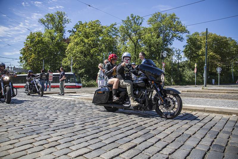 Spanilá jízda Harley Davidson Prahou.