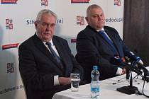 Prezident České republiky Miloš Zeman na tiskové konferenci s hejtmanem Středočeského kraje Milošem Peterou.