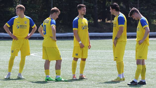Fotbalisté Újezdu doma uhráli ve 28. divizním kole domácí bezbrankovou remízu s Neratovicemi.