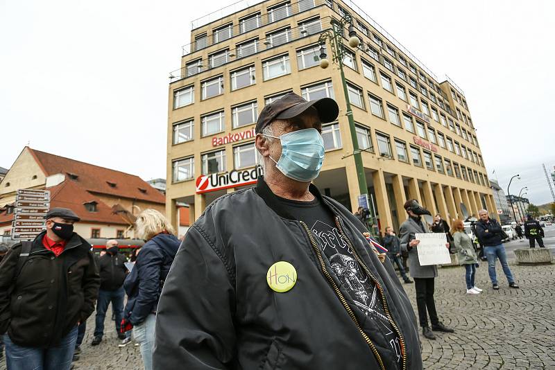 Demonstrace proti vládním opatřením na boj proti epidemii se na náměstí Republiky konala ve středu 28. října 2020.