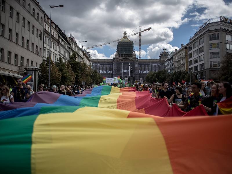 Průvod hrdosti gayů, leseb, bisexuálů, translidí (LGBT) Prague Pride prošel Prahou.