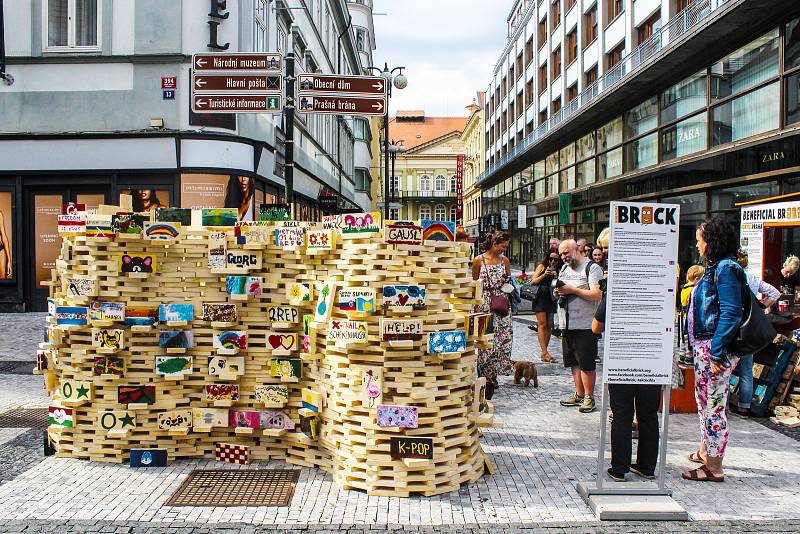 Akce Cihla, která podporuje zapojení lidí s mentálním postižením do běžného života.