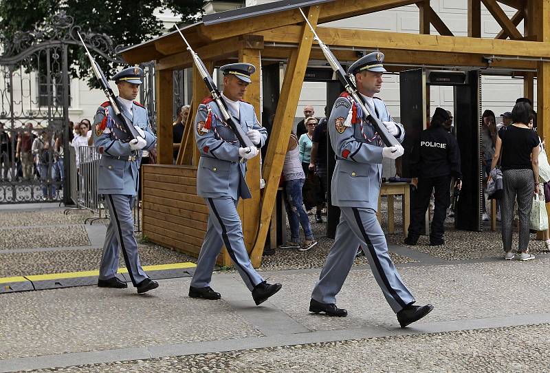 Fronty při kontrole na Pražský hrad