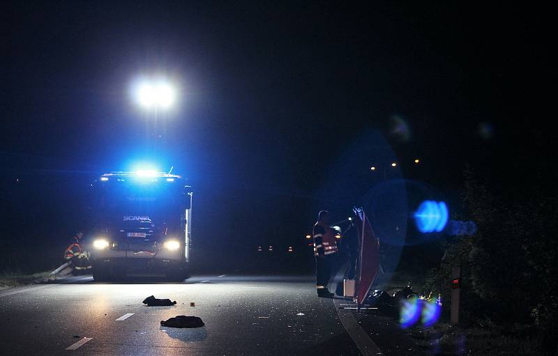 Tragická dopravní nehoda na silnici II/242 mezi Prahou a Roztoky.