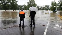 Povodně v Praze – Troji u Pražské zoo v pondělí 3. června. 