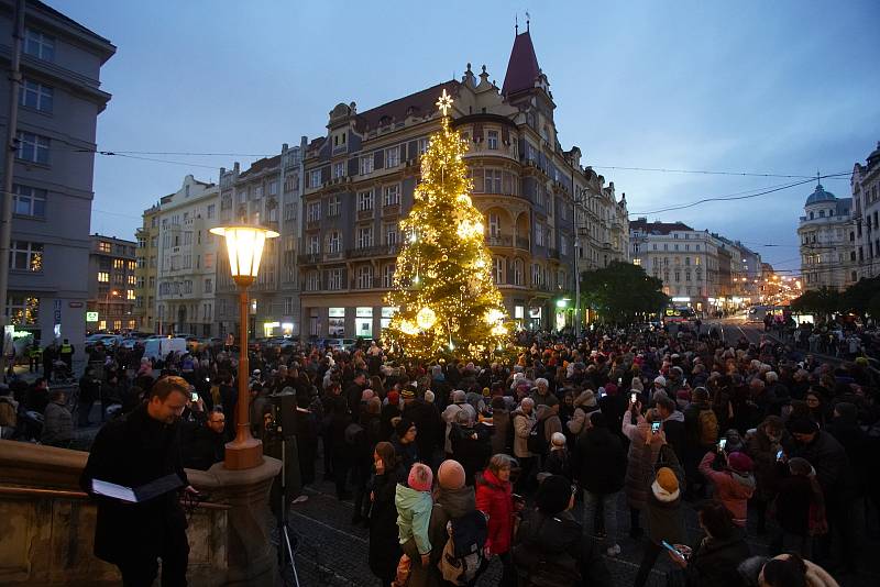 Slavnostní rozsvícení vánočního stromu na Strossmayerově náměstí.