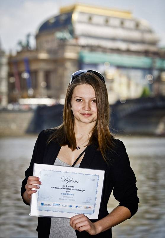 Vyhlášení literární soutěže Naše Evropa v Praze - 3. místo: Lucie Malá (Gymnázium Olomouc - Hejčín).