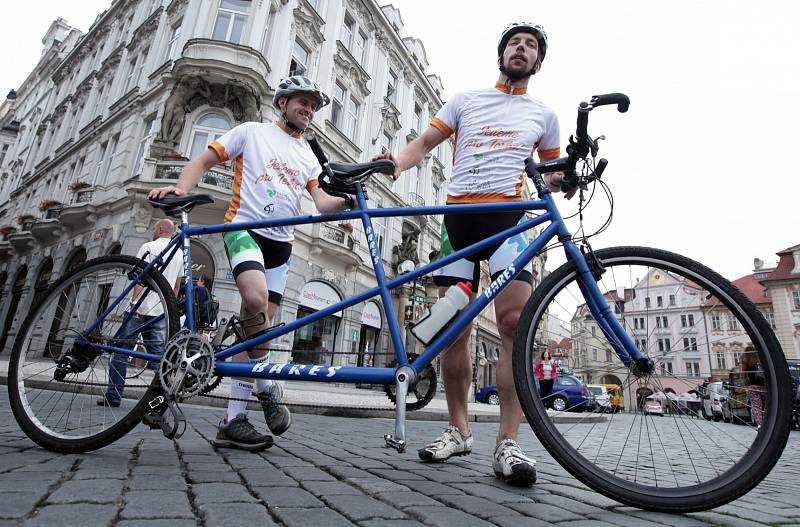 Ve středu ráno odstartoval ze Staroměstského náměstí Opel Handy Cyklo Maraton 2014.