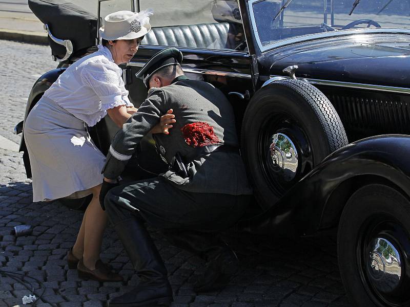 U příležitosti 75.výročí atentátu na říšského protektora Reinharda Heydricha se v Praze konala rekonstrukce útoku u tramvajové zastávky U Kříže.