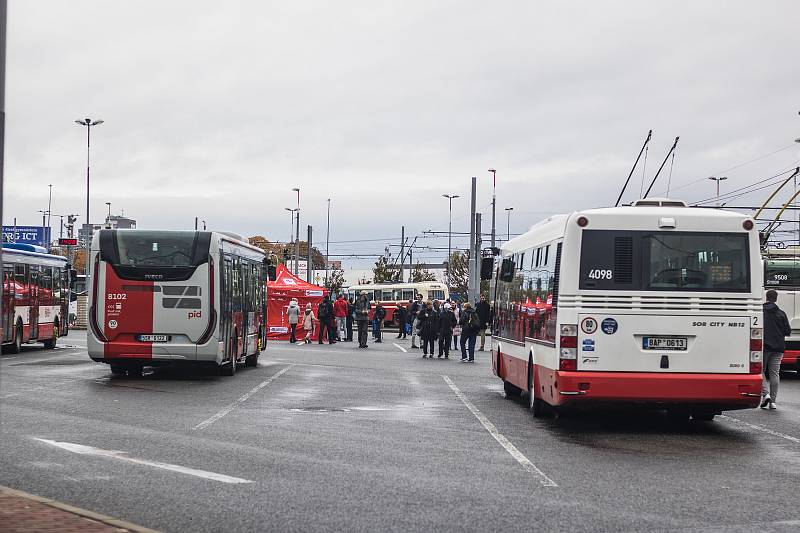 Pražský dopravní podnik v sobotu 15. října uvedl do zkušebního provozu novou trolejbusovou trať Letňany–Čakovice, kterou vybudoval v rámci projektu elektrifikace autobusové linky 140 (Palmovka–Miškovice).