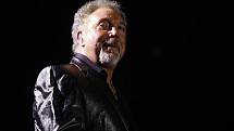 TOM JONES. Devětašedesátiletá hvězda na pražském koncertu v O2 areně ani v nejmenším nezklamala.