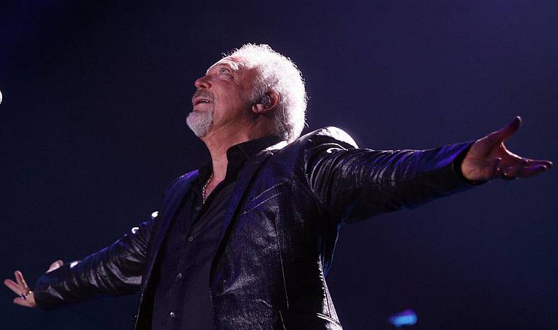 TOM JONES. Devětašedesátiletá hvězda na pražském koncertu v O2 areně ani v nejmenším nezklamala.