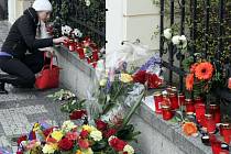 Pieta u belgické ambasády ve Valdštejnské ulici v Praze na památku obětí teroristického útoku v Bruselu.