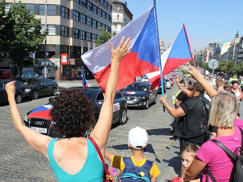 Z protestní 'Jízdy za naše děti a svobodu' na Václavském náměstí v Praze.