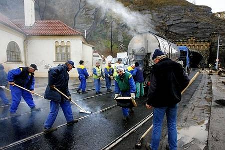 21. listopadu pokračovaly pod Vyšehradským tunelem v Praze silniční práce.