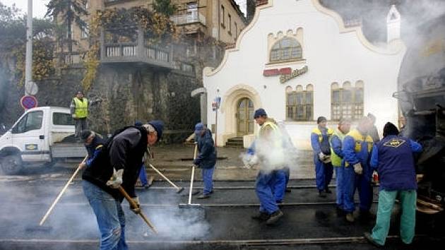 21. listopadu pokračovaly pod Vyšehradským tunelem v Praze silniční práce.