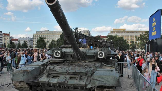 Ze zahájení výstavy zneškodněné vojenské techniky ruské okupační armády, kterou do Prahy přivezlo ukrajinské ministerstvo vnitra.