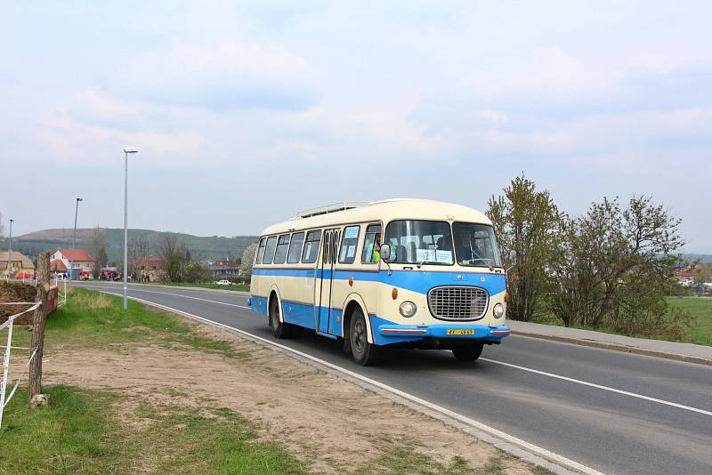 Autobusový den Pražské integrované dopravy 2019 v Letňanech.