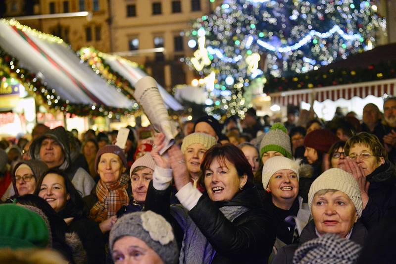 Akce Deníku s názvem Česko zpívá koledy se konala 11. prosince 2019 na Staroměstském náměstí v Praze.