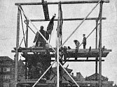 Radecký – Pomník maršála Radeckého byl nejdříve zakryt a poté postupně rozebrán. Jedním z důvodů odstranění byly údajné protesty italského velvyslanectví, které vidělo Radeckého jako nepřítele italského sjednocení.
