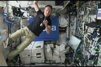 Německý astronaut ESA Matthias Maurer se na 20 minut spojil s českými studenty. Na Mezinárodní vesmírné stanici (ISS) pobývá od 11. listopadu.