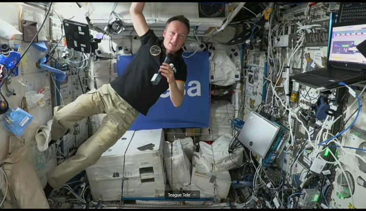 Německý astronaut ESA Matthias Maurer se na 20 minut spojil s českými studenty. Na Mezinárodní vesmírné stanici (ISS) pobývá od 11. listopadu.