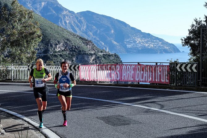 Čeští běžci mají Napoli City Half Marathon rádi. Zúčastněte se také.
