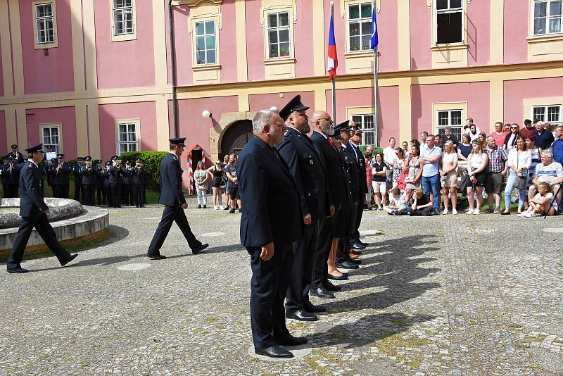 Ze slavnostního slibu nových příslušníků středočeské policie na nádvoří Muzea Policie ČR v Praze.