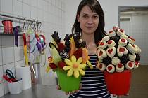 Klára Sezgin je spolumajitelkou firmy, která vyrábí a rozváží po Česku ovocné, čokoládové a dortové kytice, bonboniéry i muffiny.