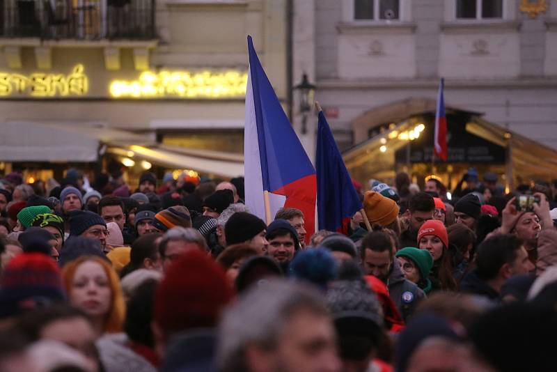 Z předvolební kampaně 'Všichni za pravdu!' na podporu prezidentského kandidáta Petra Pavla na Staroměstském náměstí v Praze.