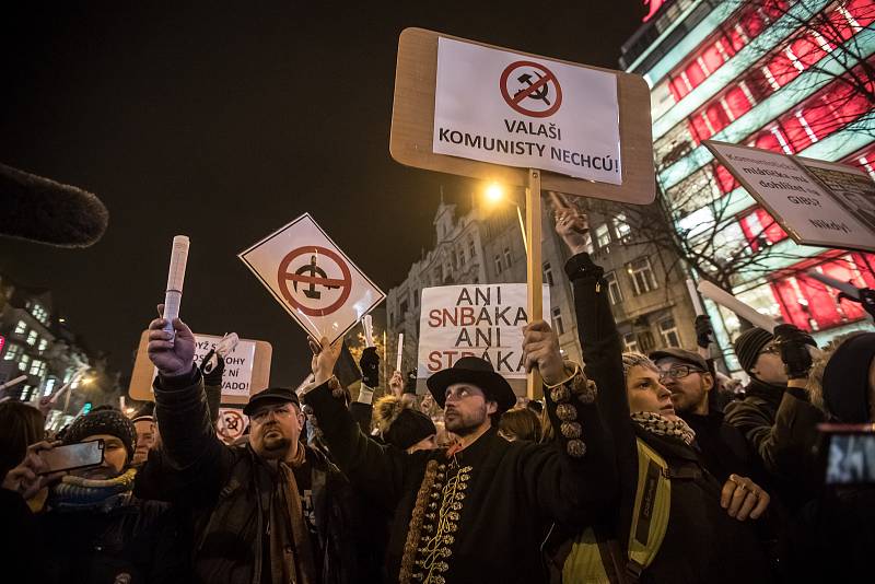 Tisíce lidí protestovaly 5. března na pražském Václavském náměstí proti zvolení Radka Ondráčka do kontrolní komise GIBS a proti premiérovi Babišovi.