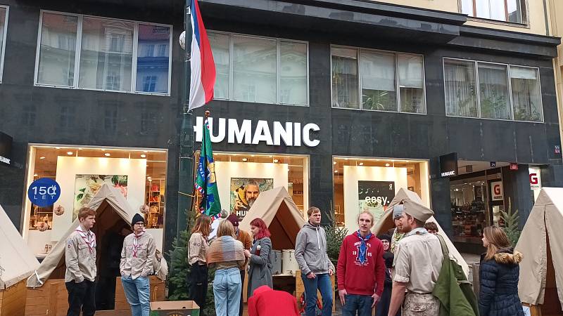 Lidé po celé zemi si připomínali Sametovou revoluci. Podívejte se do pražských ulic objektivem čtenáře.