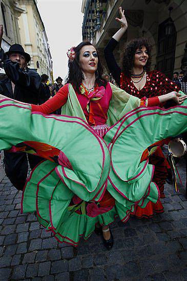 Historickým centrem Prahy prošel 27. května 2010 průvod účinkujících 12. ročníku Světového romského festivalu Khamoro. Cílem festivalu je ukázat bohatství a mnohovrstevnost romské kultury a tradic, které jsou součástí české a evropské a světové kultury.