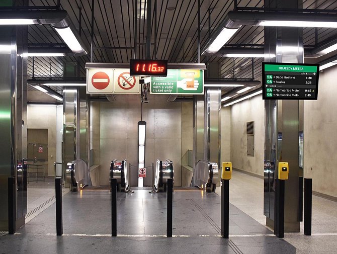 Praha chce zavést jednotný informační systém s on-line odjezdy spojů přímo ve vozidlech či před vstupy do metra jako jinde v Evropě.