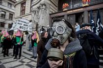 Happening a demonstrace za čistý vzduch v Praze s názvem „Chceme dýchat“ proběhla  před budovou pražského magistrátu.