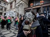 Happening a demonstrace za čistý vzduch v Praze s názvem „Chceme dýchat“ proběhla  před budovou pražského magistrátu.
