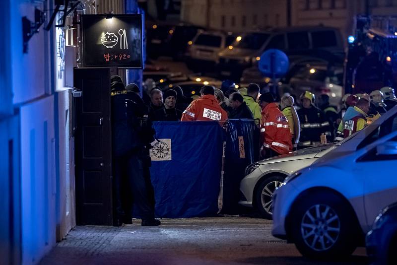 Hasiči a záchranáři zasahovali 20. ledna při požáru hotelu Eurostars David v Náplavní ulici nedaleko Masarykova nábřeží na Novém Městě v Praze.