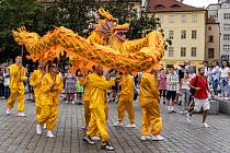 Z průvodu k připomenutí 24. výročí pronásledování hnutí Fa-lun-kung.