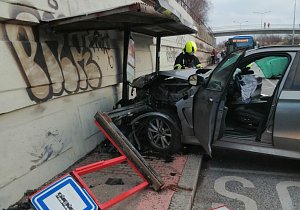 Nehoda na Černém Mostě.