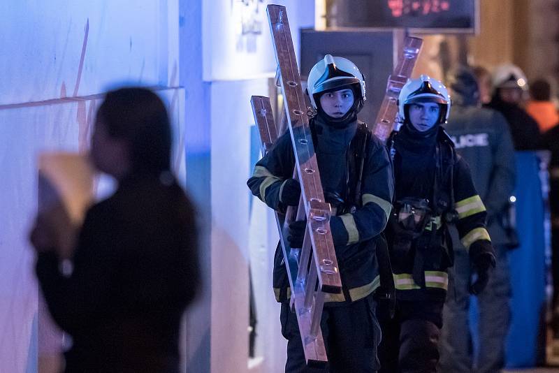 Hasiči a záchranáři zasahovali 20. ledna 2018 při požáru hotelu Eurostars v Praze