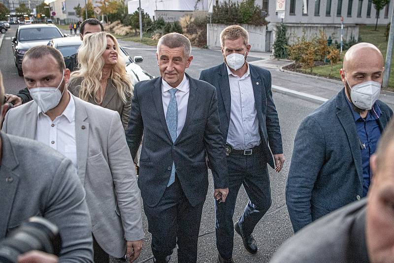 Andrej Babiš přijel do volebního štábu hnutí ANO, 9. října 2021 v Praze.