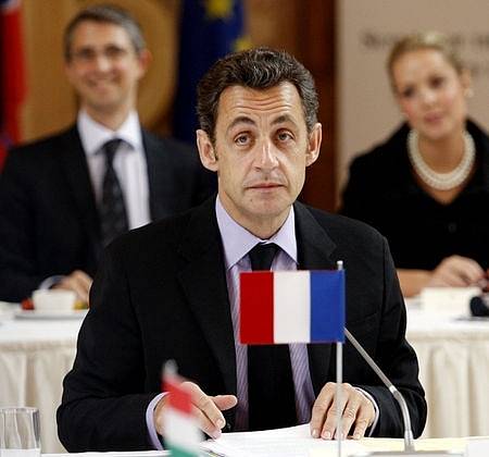 Premiér ČR Mirek Topolánek a francouzský prezident Nicolas Sarkozy na setkání předsedů vlád Visegrádské čtyřky, které proběhlo 16. června v Praze.