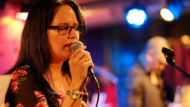 Kubánská zpěvačka Tanda Corróns žije od roku 1996 v Praze.